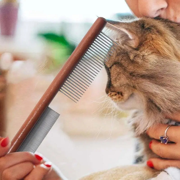 Wooden flea comb for dogs and cats for soothing care