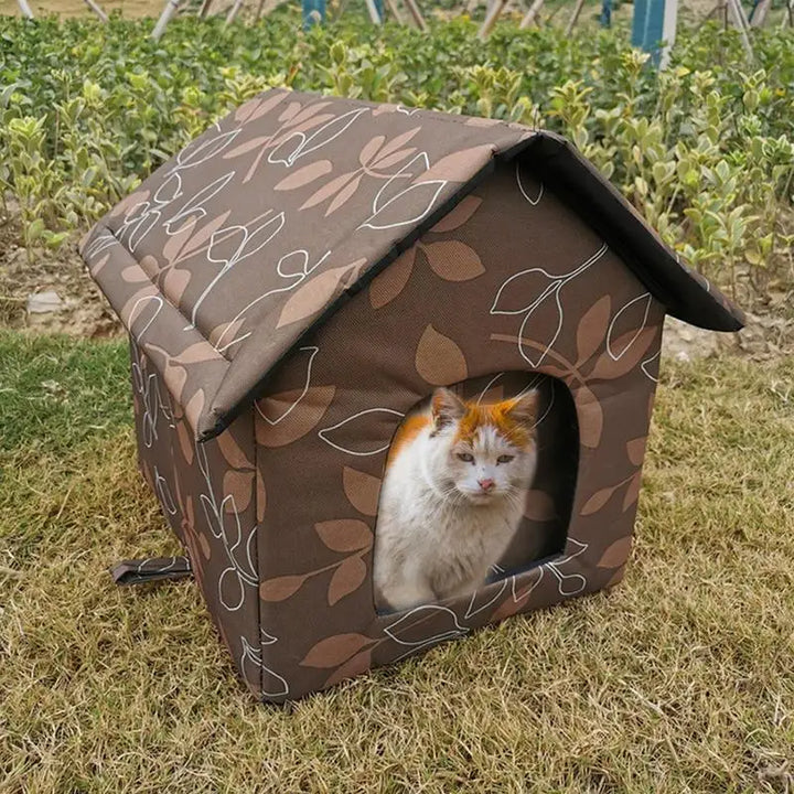 Waterproof cat shelter to withstand the cold without fading