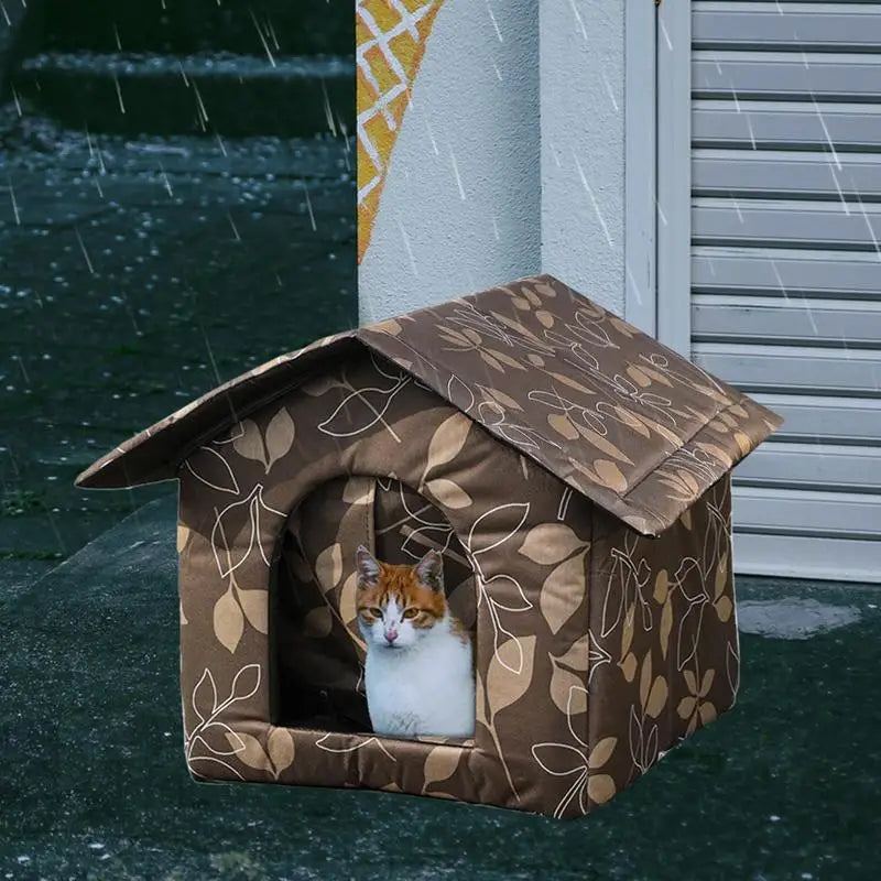Waterproof cat shelter to withstand the cold without fading